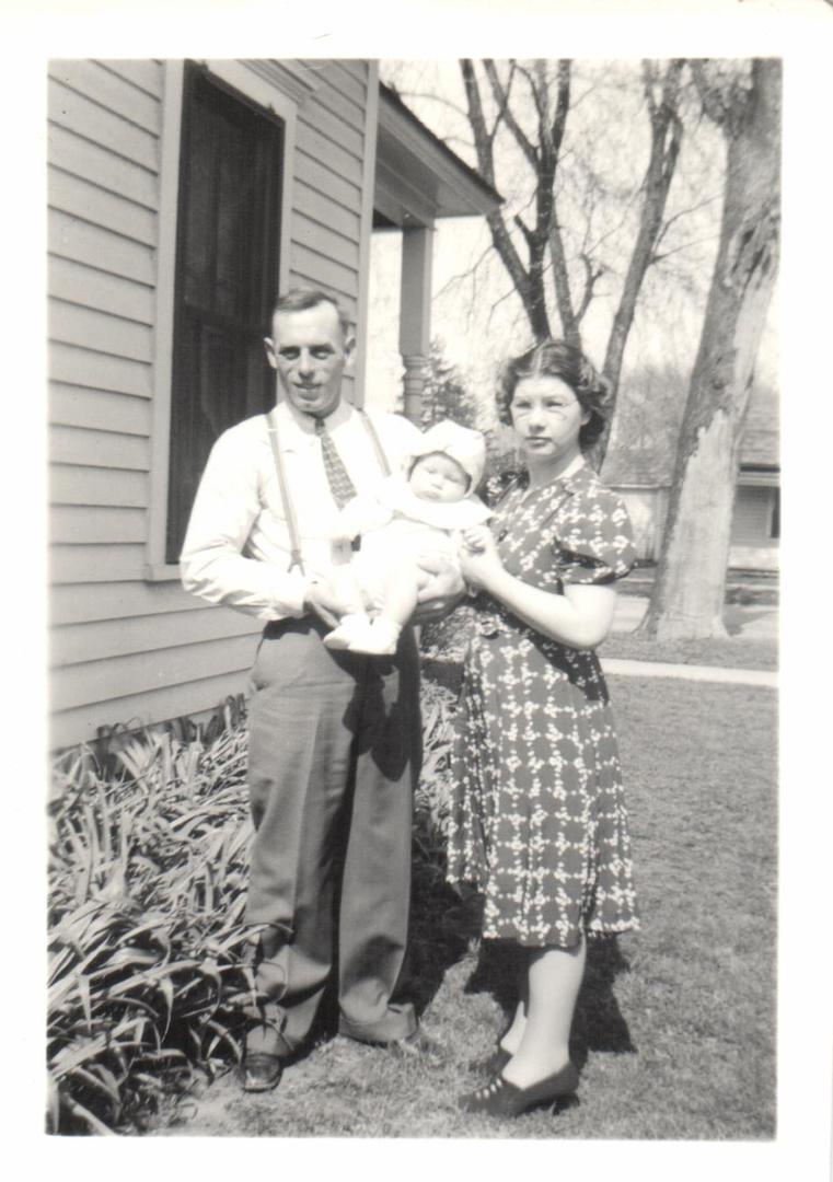 May 5, 1940<br />
<br />
Mr. and Mrs. Laverne Schmidt and son Harlan 4.5 months