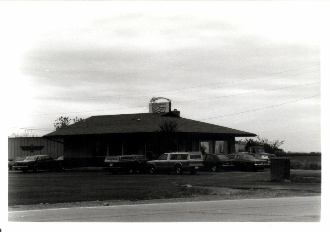 Palaro Motel & Wooden Shoe Rstnt_002.jpg