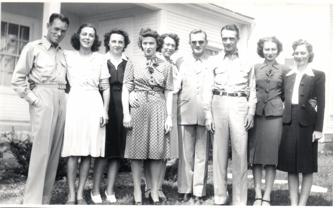 Barnes Family<br />
Wedding Day September 2, 1945