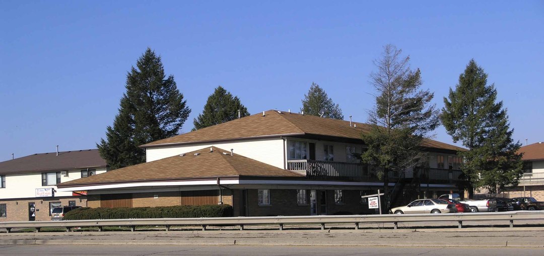 FORMER STARLIGHT MOTEL - NOW APARTMENTS 2005-3 - Reduced.jpg